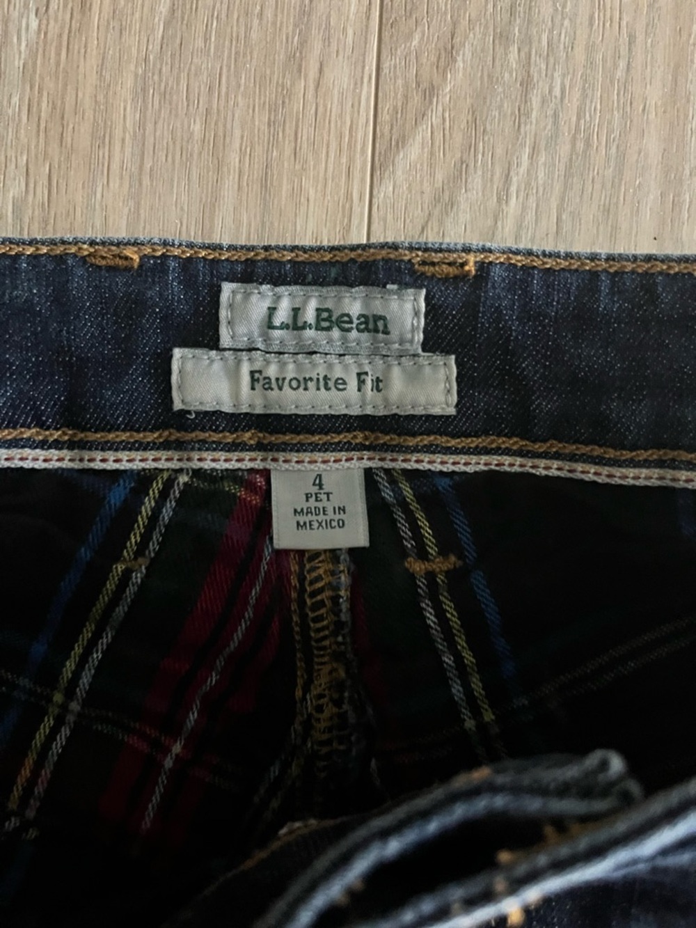 L.L. Bean Women's Fleece Lined Favorite Fit Dark Wash Jeans - Size 4 Petite - Picture 5 of 10